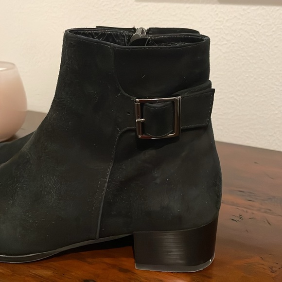 Aquatalia black suede booties size 11m - Picture 3 of 8